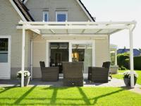 Terrassenüberdachung mit Gestell in weiß 