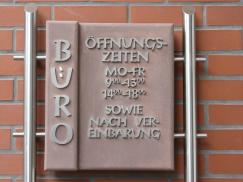 Metallhalterung für Schild für Öffnungszeiten